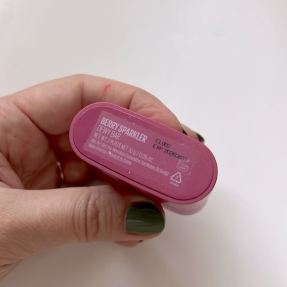 KAJA Dewy Bar Blush & Lip Balm Berry Sparkler - Berry Pink FULL SIZE - Picture 2 of 3